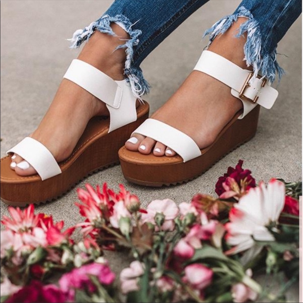 White Platform sandal FLASH SALE